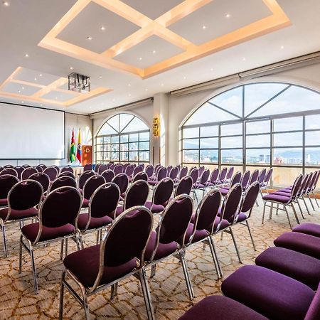 Hotel Dann Carlton Bucaramanga Buitenkant foto Meeting room