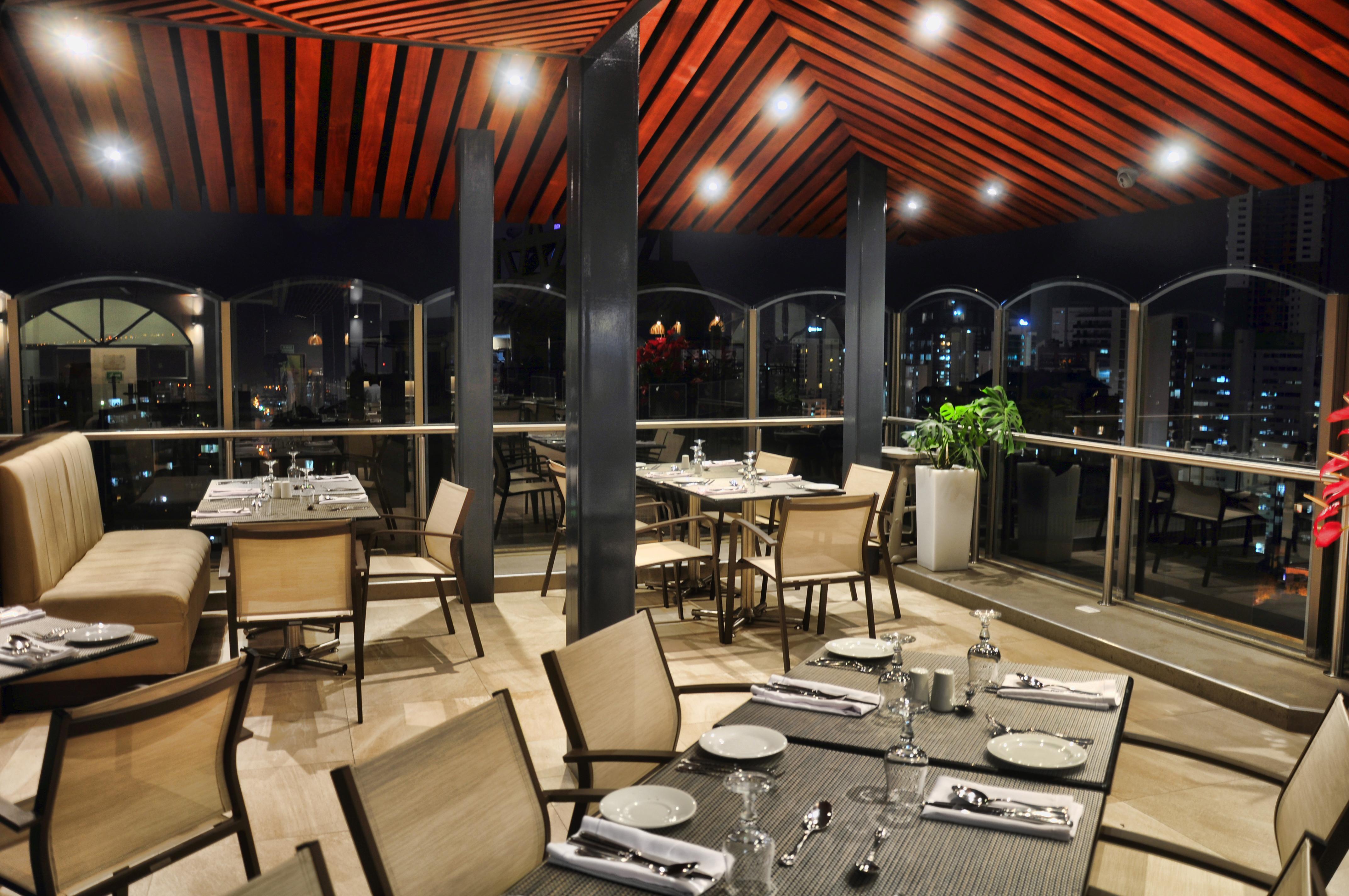 Hotel Dann Carlton Bucaramanga Buitenkant foto The interior of the restaurant