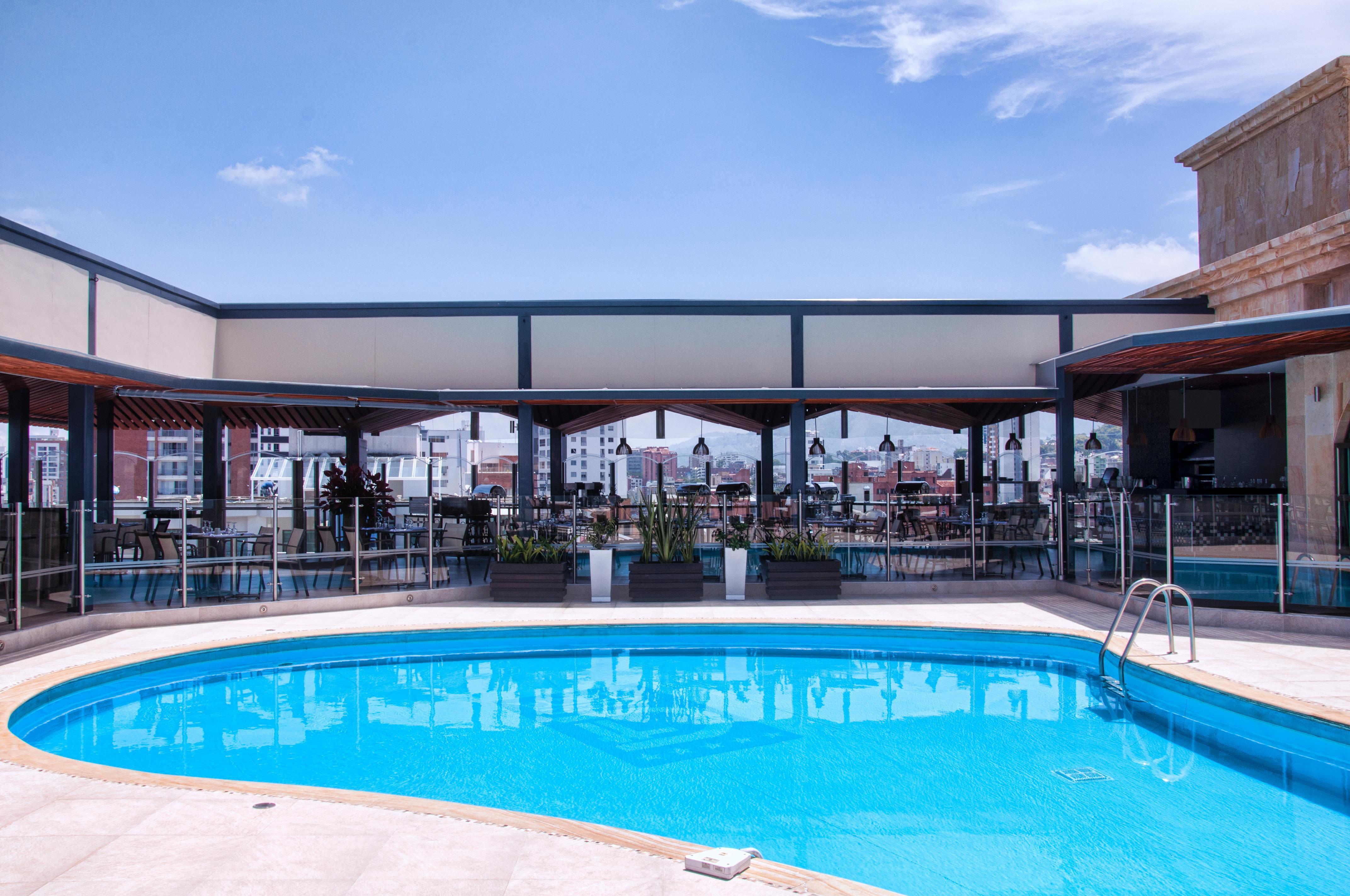 Hotel Dann Carlton Bucaramanga Buitenkant foto Rooftop pool
