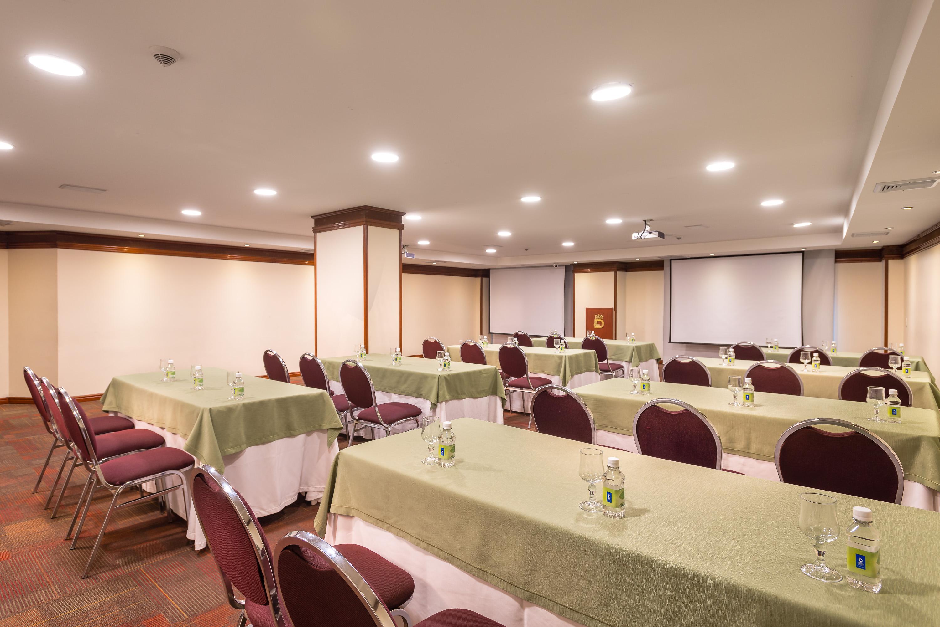 Hotel Dann Carlton Bucaramanga Buitenkant foto Meeting room