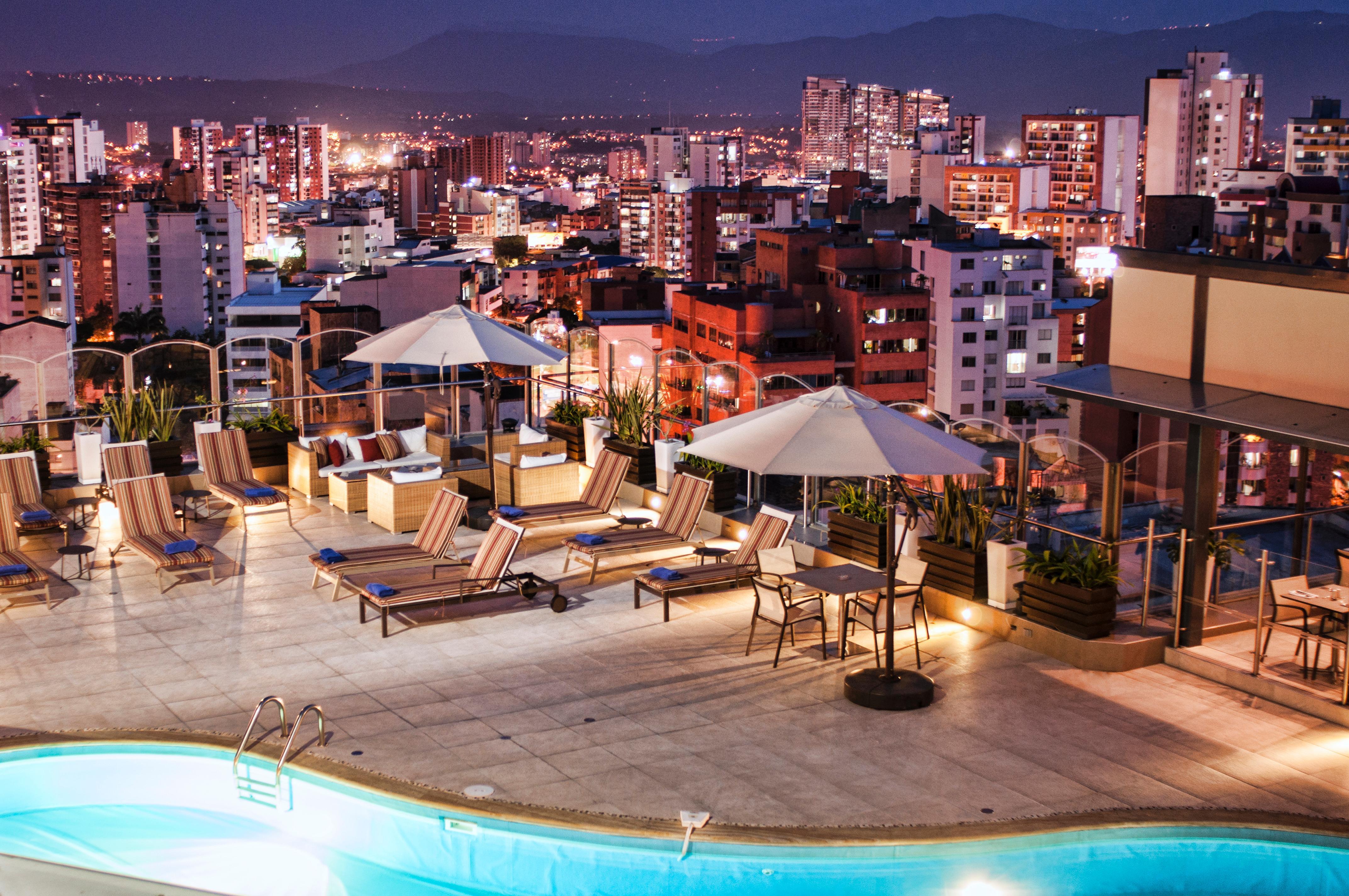 Hotel Dann Carlton Bucaramanga Buitenkant foto View from the hotel's rooftop pool