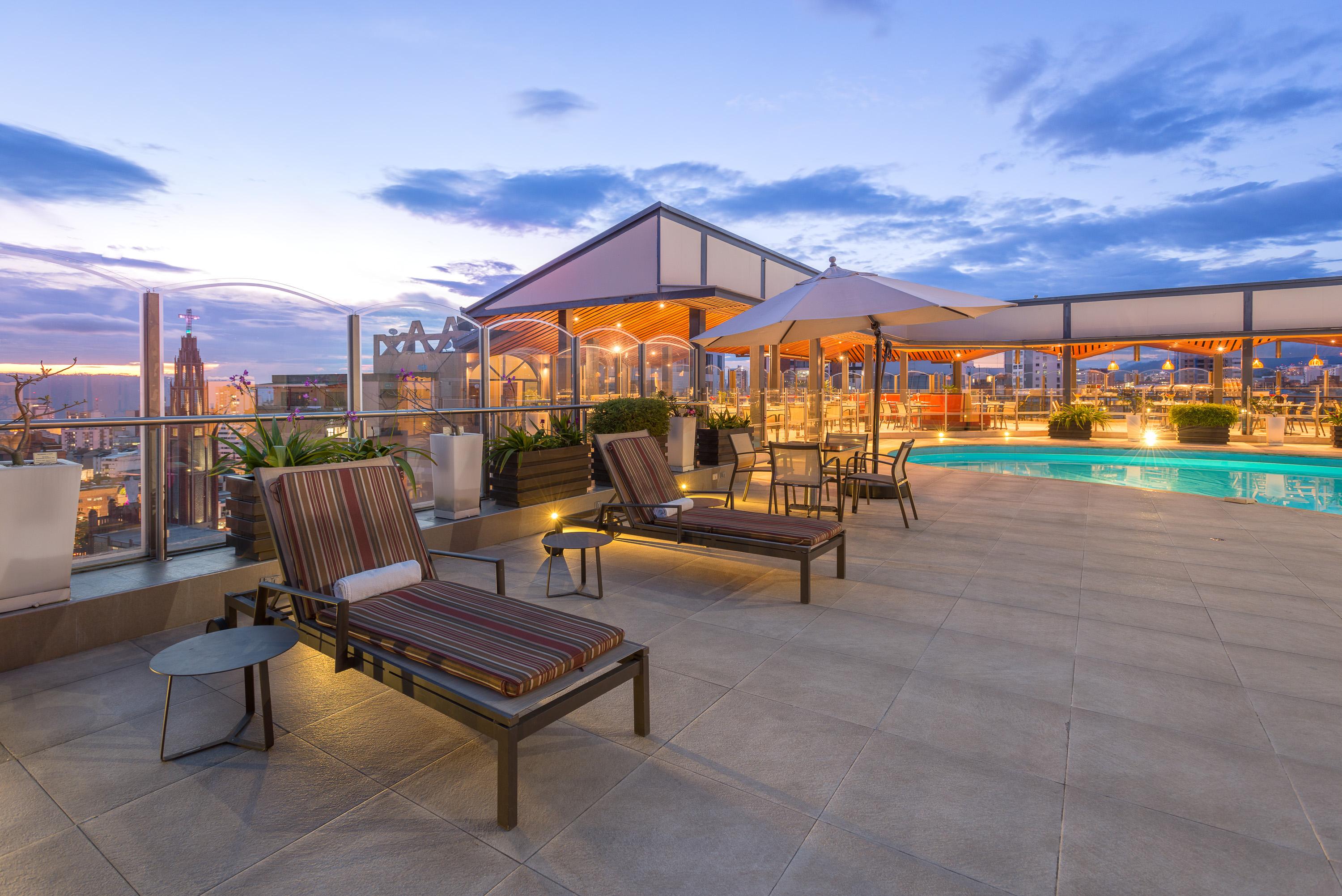 Hotel Dann Carlton Bucaramanga Buitenkant foto Rooftop pool at the Four Seasons Hotel, Bogotá