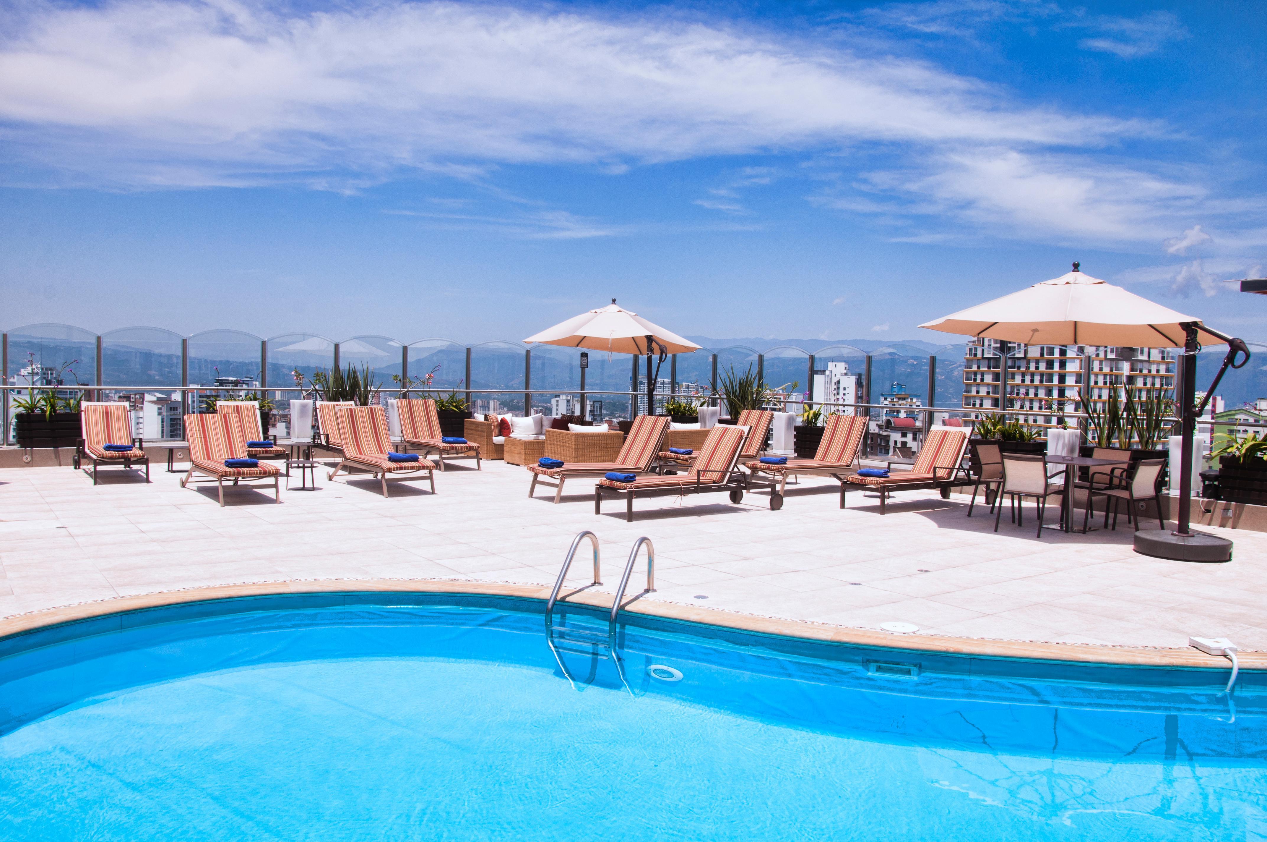 Hotel Dann Carlton Bucaramanga Buitenkant foto Rooftop pool