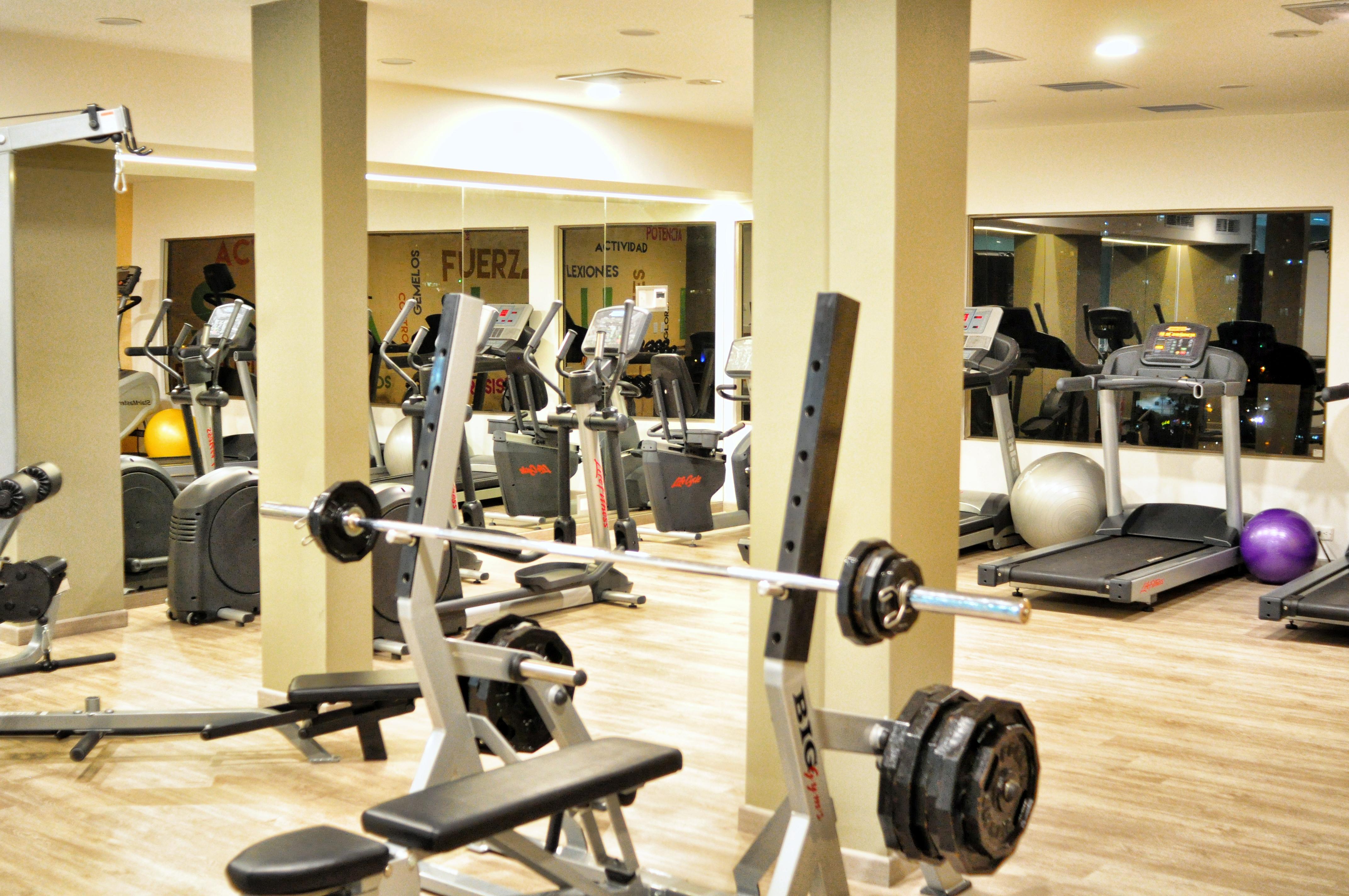 Hotel Dann Carlton Bucaramanga Buitenkant foto The gym at the hotel