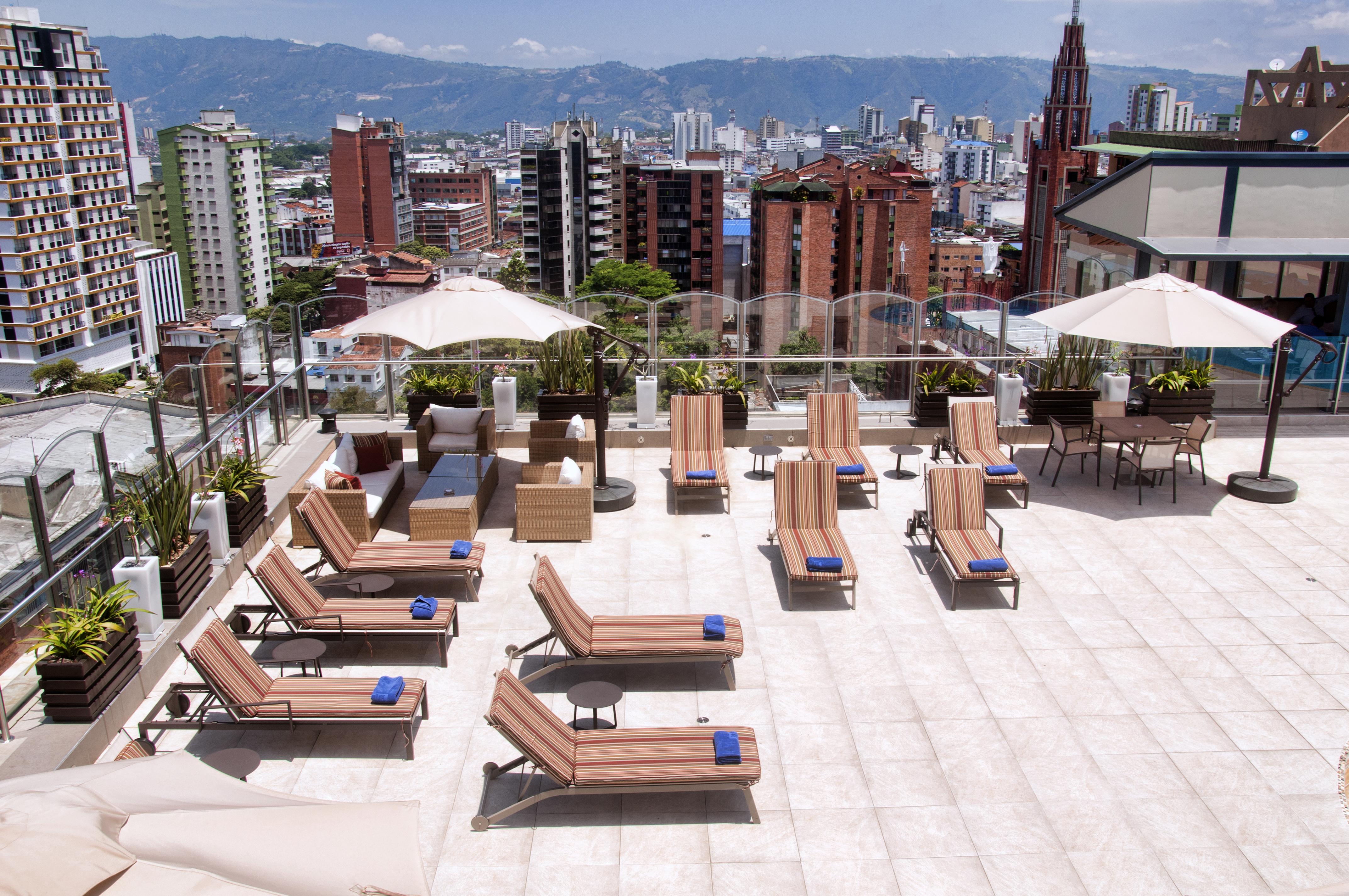 Hotel Dann Carlton Bucaramanga Buitenkant foto Rooftop pool at the Four Seasons Hotel Bogotá