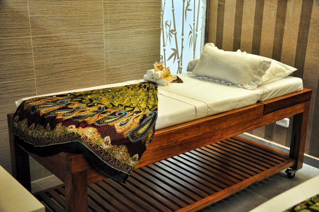 Hotel Dann Carlton Bucaramanga Buitenkant foto A massage table
