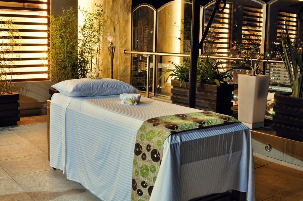 Hotel Dann Carlton Bucaramanga Buitenkant foto Massage table