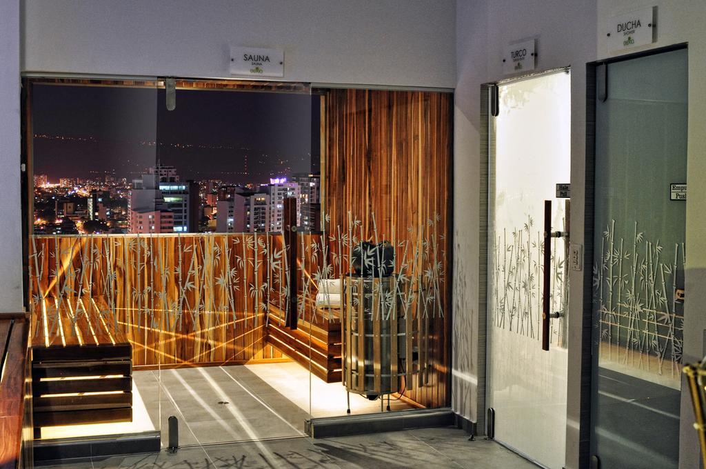 Hotel Dann Carlton Bucaramanga Buitenkant foto A sliding door