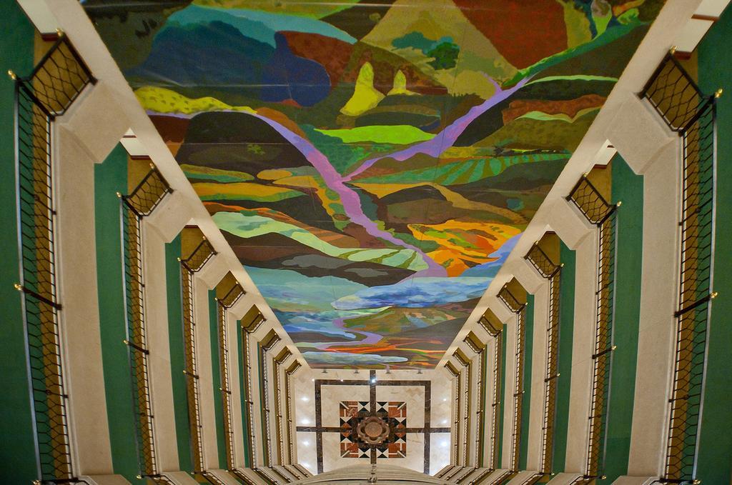 Hotel Dann Carlton Bucaramanga Buitenkant foto The ceiling of the staircase