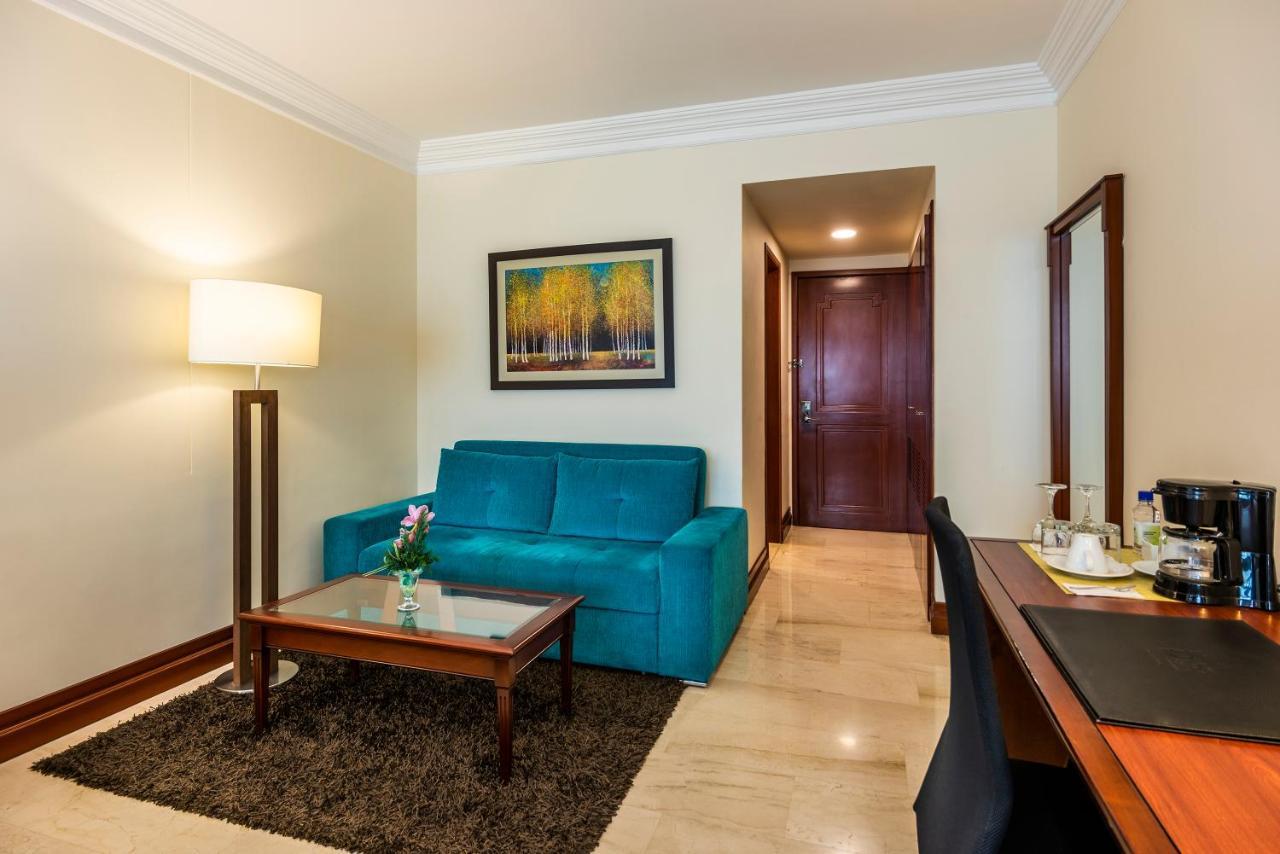 Hotel Dann Carlton Bucaramanga Buitenkant foto A room at the hotel